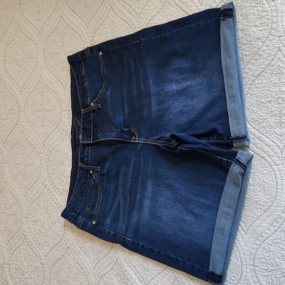 Seven7 Pants - Seven7 Women's Bermuda Denim Shorts Size 16 Preowned